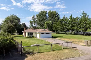 3992 NW Xavier Ave, Redmond, OR 97756 - Photo 1