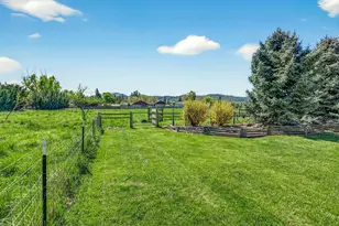 826 Oak Grove Rd, Medford, OR 97501 - Photo 7