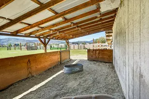 826 Oak Grove Rd, Medford, OR 97501 - Photo 47