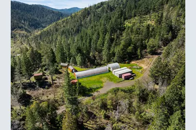 17939 E Evans Creek Road, Rogue River, OR 97537 - Photo 15