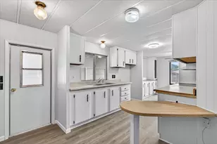 8401 Old Stage Rd, Central Point, OR 97502 - Photo 9
