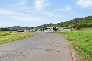 8401 Old Stage Rd, Central Point, OR 97502 - Photo 27