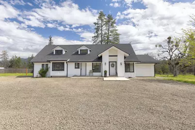 683 Rockwood Lane, Eagle Point, OR 97524 - Photo 1