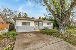 607 S Ivy St, Medford, OR 97501 - Photo 1