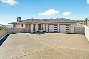 5611 Autumn Park Dr, Medford, OR 97504 - Photo 3