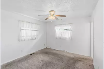 207 Holiday Lane, Central Point, OR 97502 - Photo 11