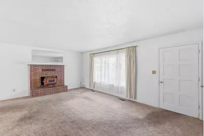 207 Holiday Lane, Central Point, OR 97502 - Photo 5