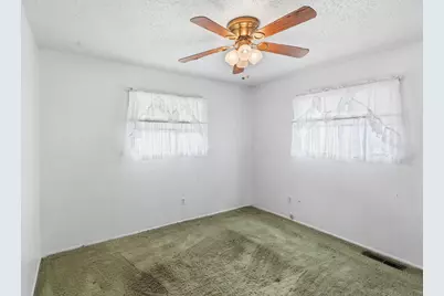 207 Holiday Lane, Central Point, OR 97502 - Photo 9