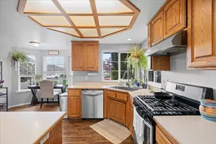 1443 Matthews Pl, Medford, OR 97504 - Photo 9