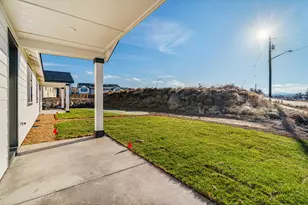 895 SE Starview Ave SE, Madras, OR 97741 - Photo 3