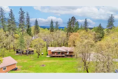 360 Lamont Way, Cave Junction, OR 97523 - Photo 3