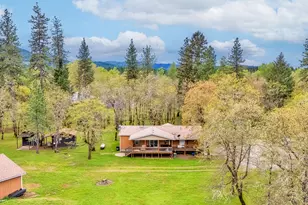360 Lamont Way, Cave Junction, OR 97523 - Photo 3