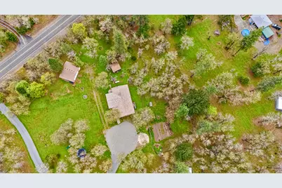 360 Lamont Way, Cave Junction, OR 97523 - Photo 19