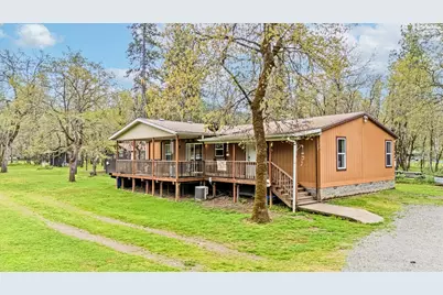 360 Lamont Way, Cave Junction, OR 97523 - Photo 3