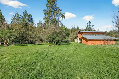 5700 Highway 238, Jacksonville, OR 97530 - Photo 31