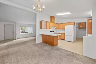 1015 SE Valleywood Pl, Bend, OR 97702 - Photo 5