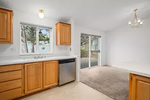 1015 SE Valleywood Pl, Bend, OR 97702 - Photo 9