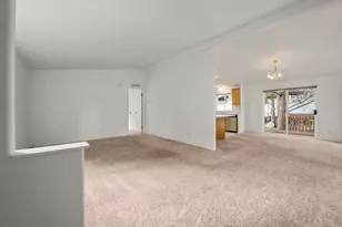 1015 SE Valleywood Pl, Bend, OR 97702 - Photo 3