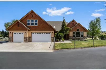 2310 SE Bitterbrush Drive, Madras, OR 97741 - Photo 1