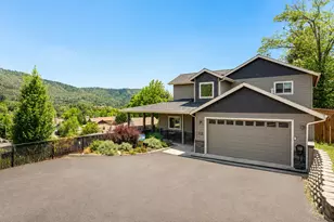 122 NW Rook Dr, Grants Pass, OR 97526 - Photo 1