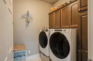 122 NW Rook Dr, Grants Pass, OR 97526 - Photo 7