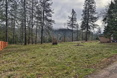 1329 W Evans Creek Road, Rogue River, OR 97537 - Photo 9