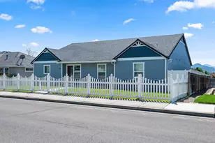 628 Barton Rd, Eagle Point, OR 97524 - Photo 3