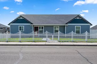 628 Barton Rd, Eagle Point, OR 97524 - Photo 1