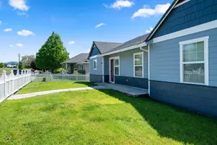 628 Barton Rd, Eagle Point, OR 97524 - Photo 7