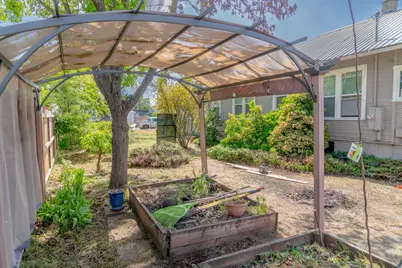 547 Laurel Street, Central Point, OR 97502 - Photo 3