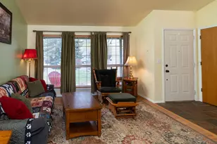 3128 NE Cromwell Ct, Bend, OR 97701 - Photo 3