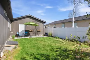 2530 SW Evening Primrose Dr, Redmond, OR 97756 - Photo 17