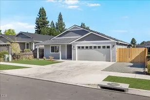 1834 Ingram Ln, Medford, OR 97501 - Photo 1