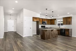 1834 Ingram Ln, Medford, OR 97501 - Photo 9