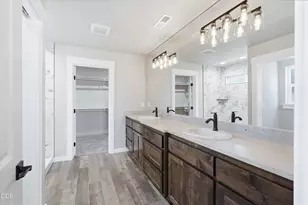1834 Ingram Ln, Medford, OR 97501 - Photo 11