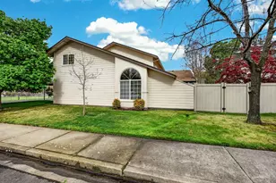 2122 Creek Dr, Ashland, OR 97520 - Photo 3