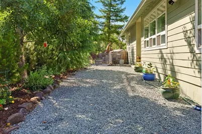 16445 Meadows Road, White City, OR 97503 - Photo 5