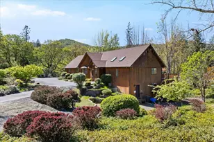 8959 John Day Dr, Gold Hill, OR 97525 - Photo 3