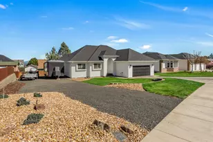 3773 SW Timber Ave, Redmond, OR 97756 - Photo 3