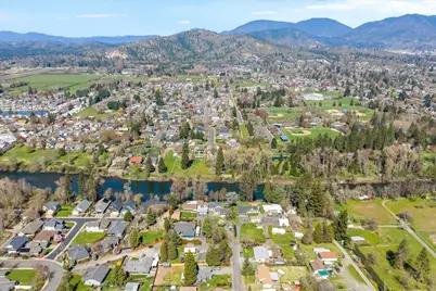 1300 Daisy Lane, Grants Pass, OR 97527 - Photo 43