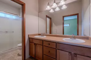 708 Isherwood Dr, Central Point, OR 97502 - Photo 21