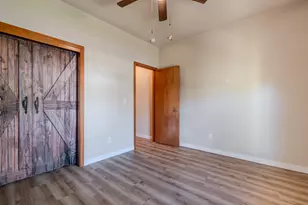 708 Isherwood Dr, Central Point, OR 97502 - Photo 13