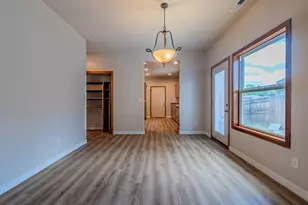 708 Isherwood Dr, Central Point, OR 97502 - Photo 7