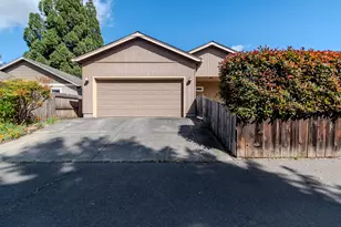 708 Isherwood Dr, Central Point, OR 97502 - Photo 25