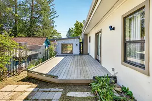 945 Hillview Dr, Ashland, OR 97520 - Photo 39