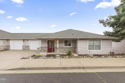 457 Elm Street, Phoenix, OR 97535 - Photo 1