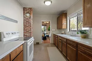 521 NW Georgia Ave, Bend, OR 97703 - Photo 9