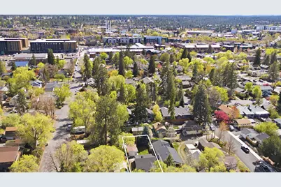 521 NW Georgia Avenue, Bend, OR 97703 - Photo 29