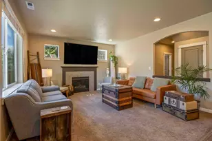 746 N Roundhouse Ct, Sisters, OR 97759 - Photo 5