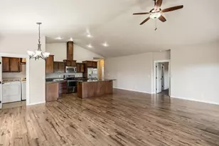 1350 Swayze Ln, Medford, OR 97501 - Photo 13